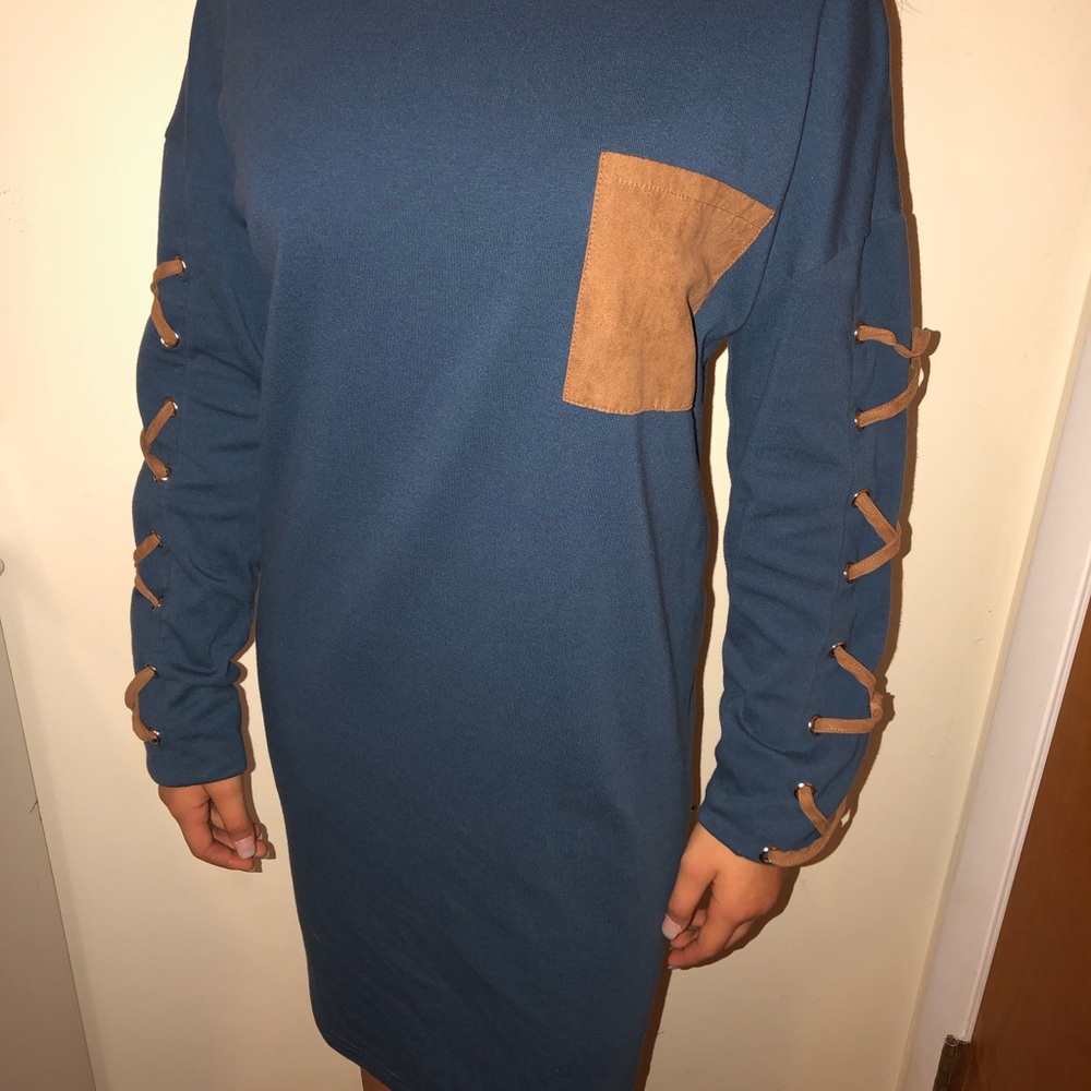 Blue long sleeve dress with brown pocket